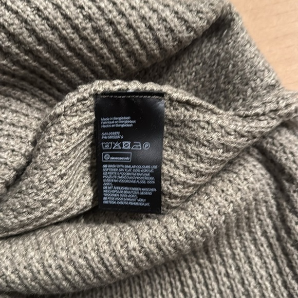 H&M Divided Men's Olive Sweater. New with Tags. Light oversized XL sweater. - Picture 5 of 6